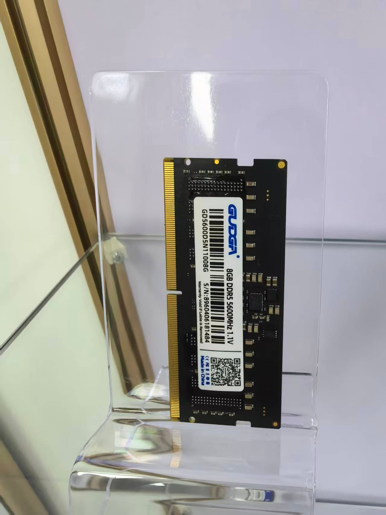 Thị trường lưu trữ vào tháng 7 năm 2026 cho thấy sự phân hóa đáng kể: Giá SSD ổn định trong khi giá DDR5 tiếp tục tăng, đạt mức cao mới.